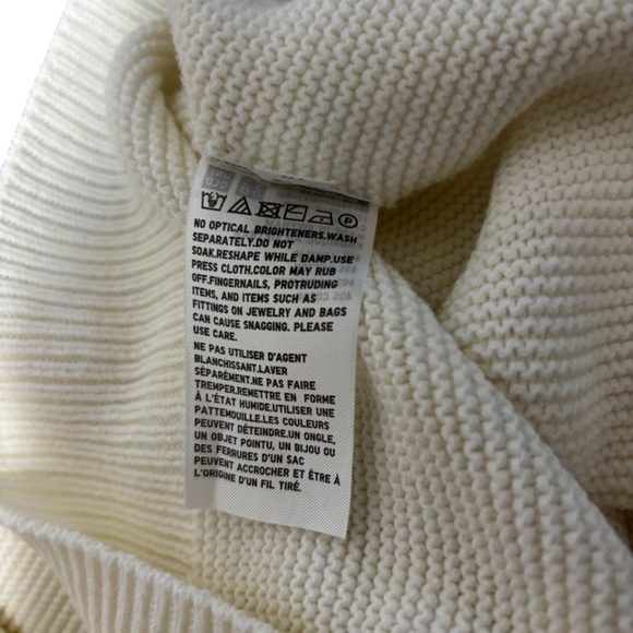 Uniqlo | Women's Cream Knit Crew Neck Sweater - Picture 8 of 9